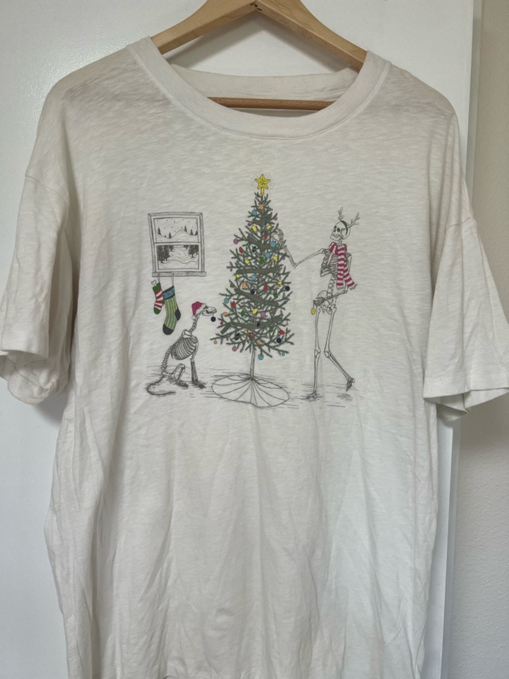 American Eagle White Short-Sleeve Tee with Yellow Star Graphic